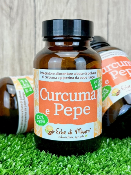 Curcuma e piperina integratore alimentare in capsule
