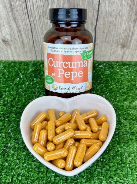 Curcuma e piperina integratore alimentare in capsule