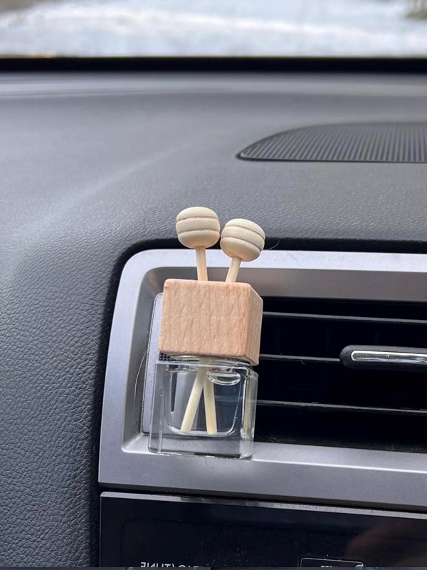 Car Essential Oil and Perfume Diffuser, with Clip!