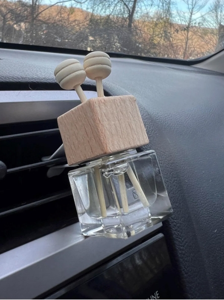 Diffusore di oli essenziali e profumi per auto, con clip!