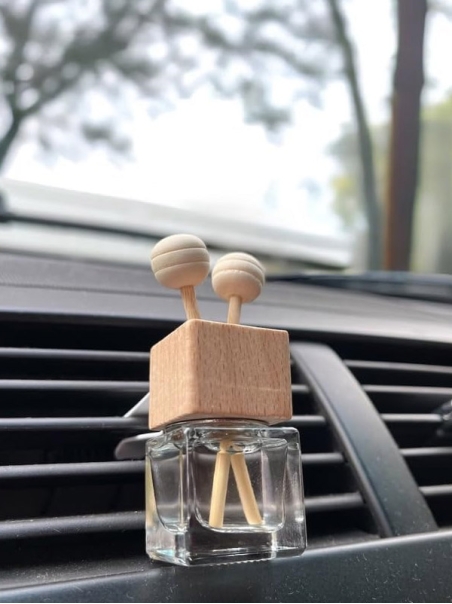 Diffuseur d'huiles essentielles et de parfums pour voiture, avec clip !