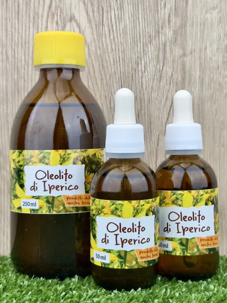 Olio di Iperico, ottenuto tramite macerazione (Oleolito di Iperico) 2